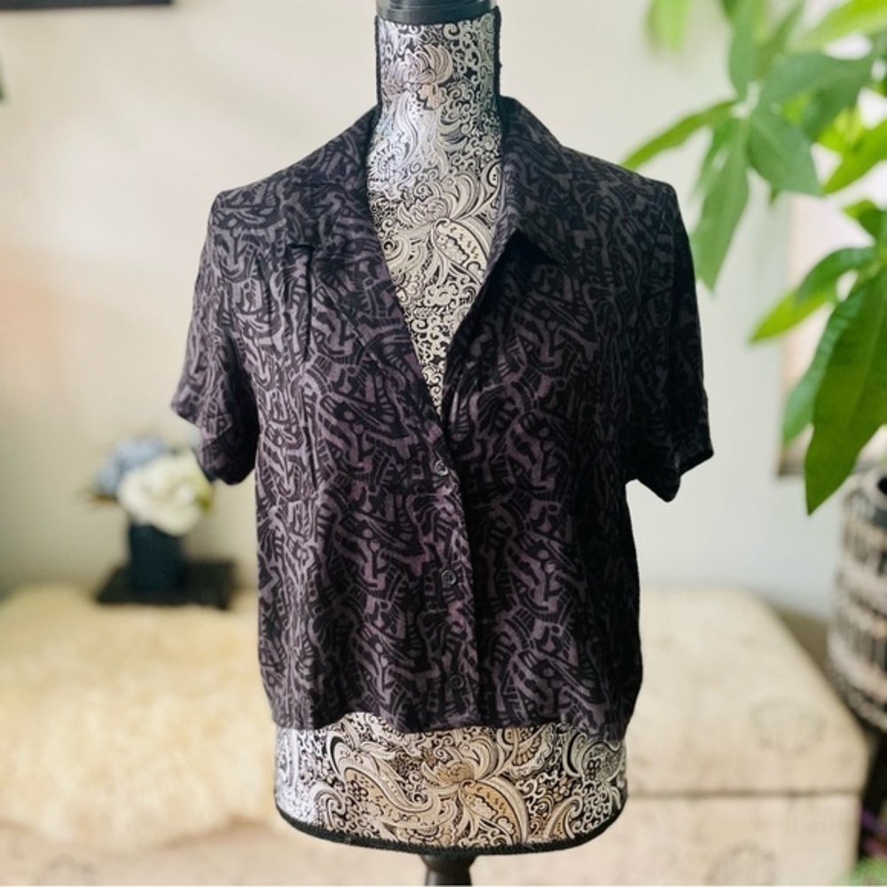 NWOT Hurley Aztec Tribal Printed Cropped Button Down Camp Shirt, Size Large